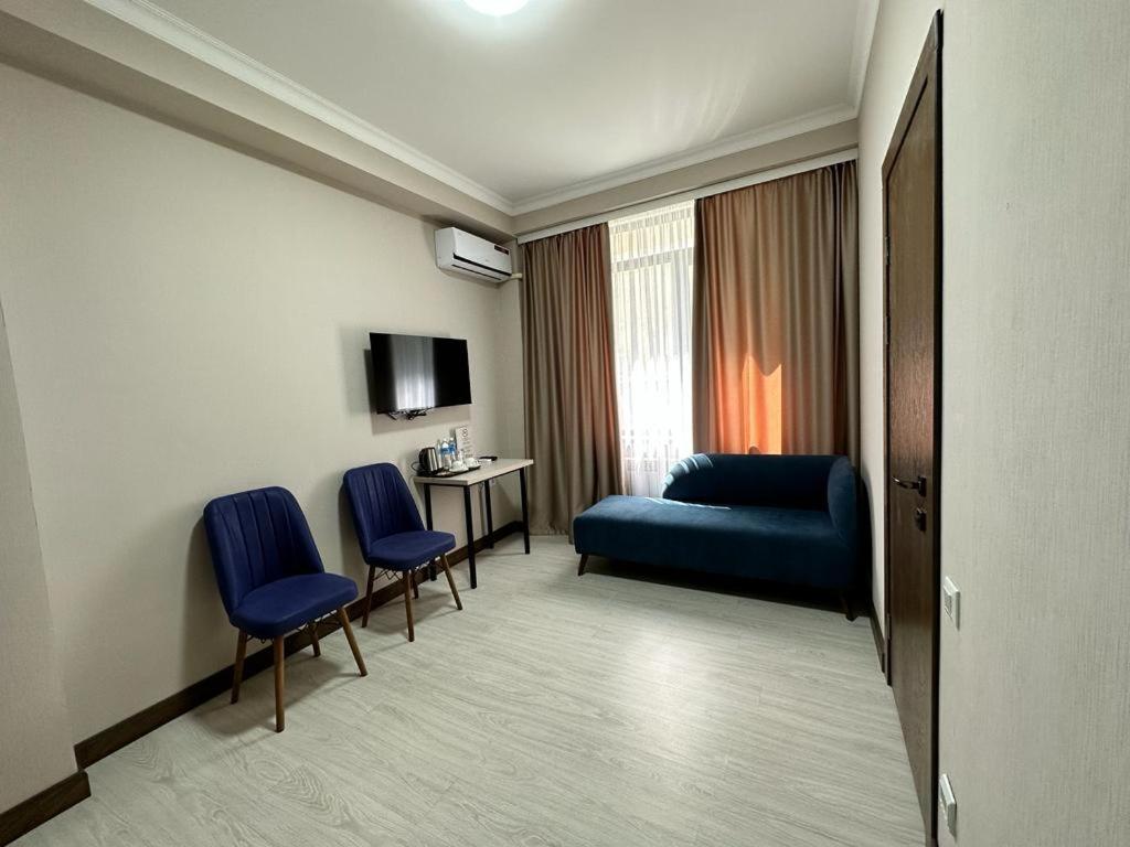 Lumarc Hotel Bishkek Ngoại thất bức ảnh