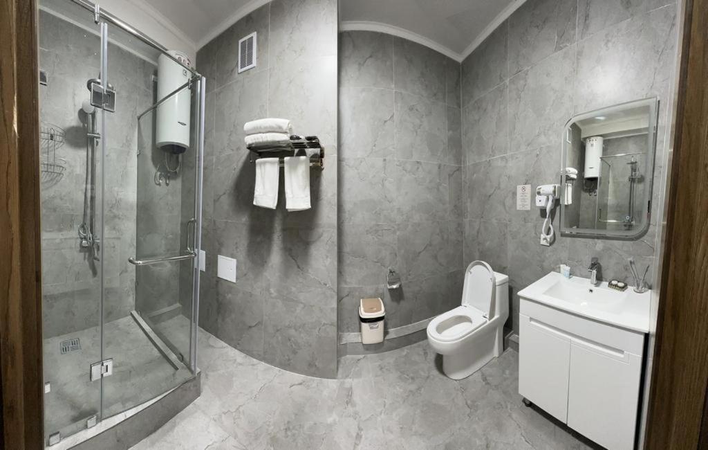 Lumarc Hotel Bishkek Ngoại thất bức ảnh