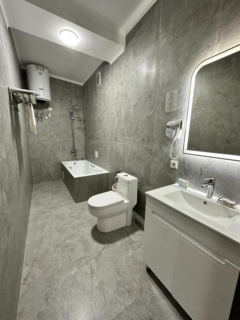 Lumarc Hotel Bishkek Ngoại thất bức ảnh