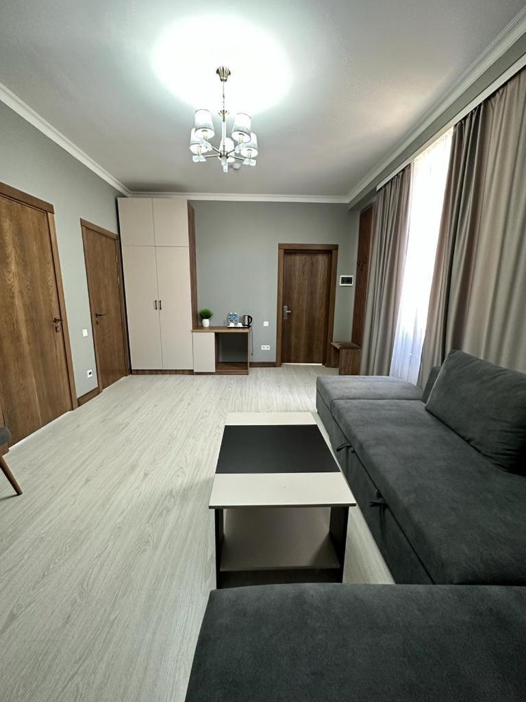 Lumarc Hotel Bishkek Ngoại thất bức ảnh